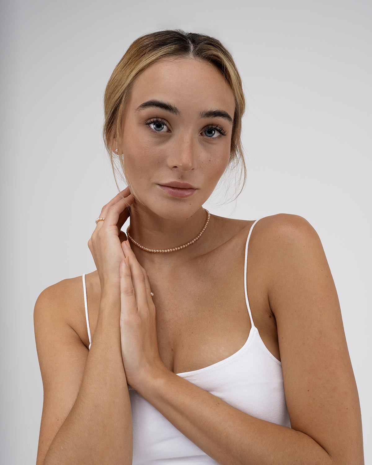 pachfarbener Damen Perlen Chocker mit einem 925 Sterling Silber Verschluss und einer 5cm Verlängerungskette