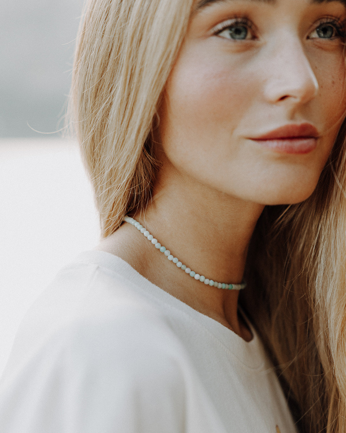 Damen Edelstein Choker aus einem türkisen Chalcedon und einem 925 Sterling Silber Verschluss.