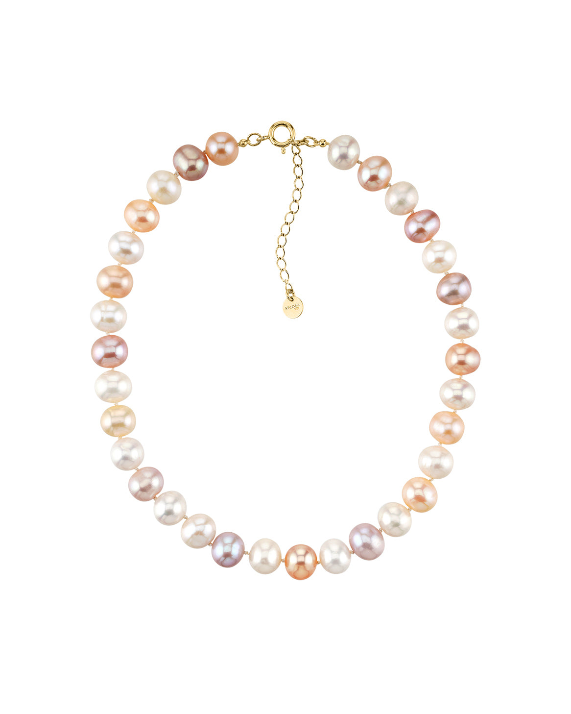 Perlenkette für Damen mit schimmernden Süßwasserperlen in Weiß-, Rosé- und Apricottönen sowie vergoldetem Verschluss auf hellem Hintergrund.
