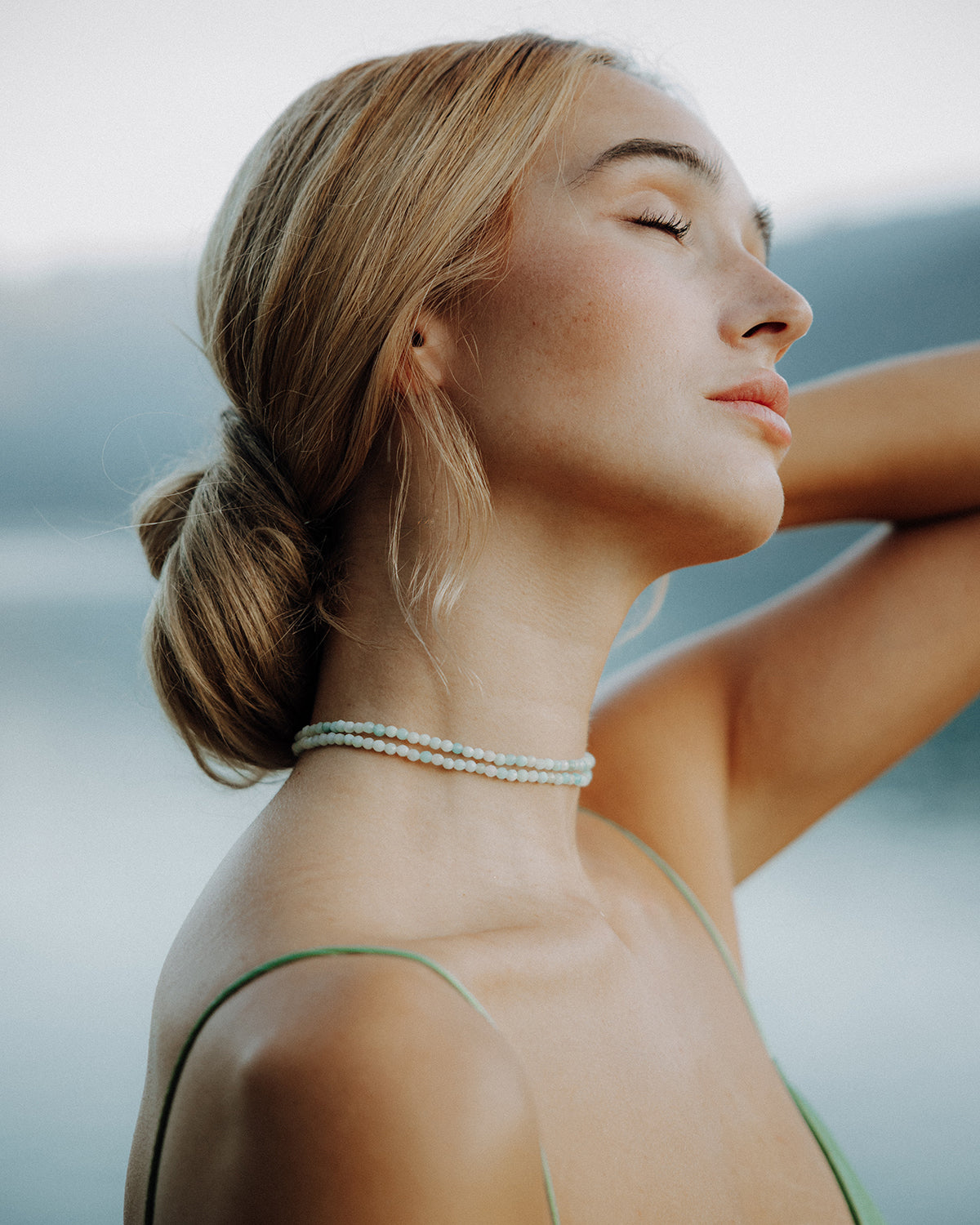 Damen Edelstein Choker aus einem türkisen Chalcedon und einem 925 Sterling Silber Verschluss.